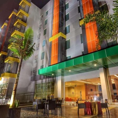 Dalton Hotel Makassar Buitenkant foto