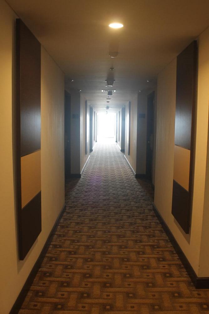 Dalton Hotel Makassar Buitenkant foto