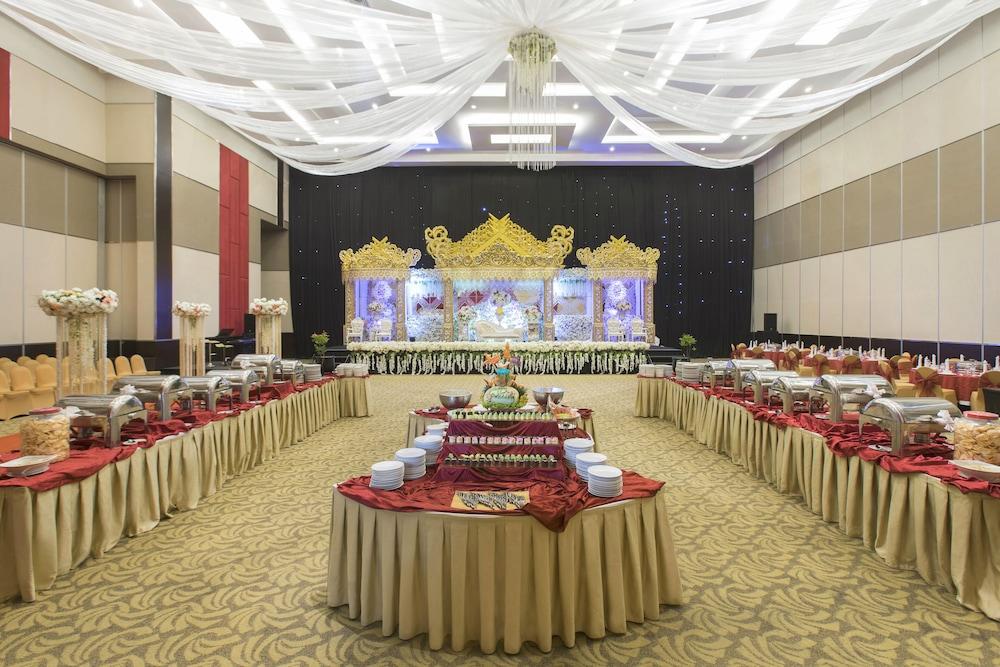 Dalton Hotel Makassar Buitenkant foto