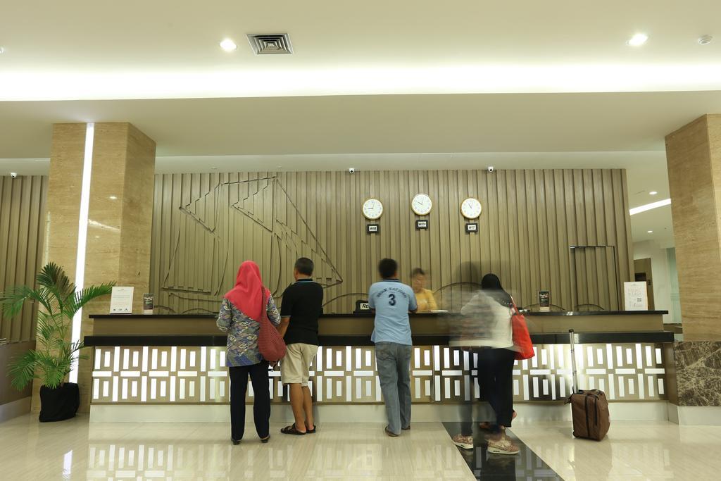 Dalton Hotel Makassar Buitenkant foto