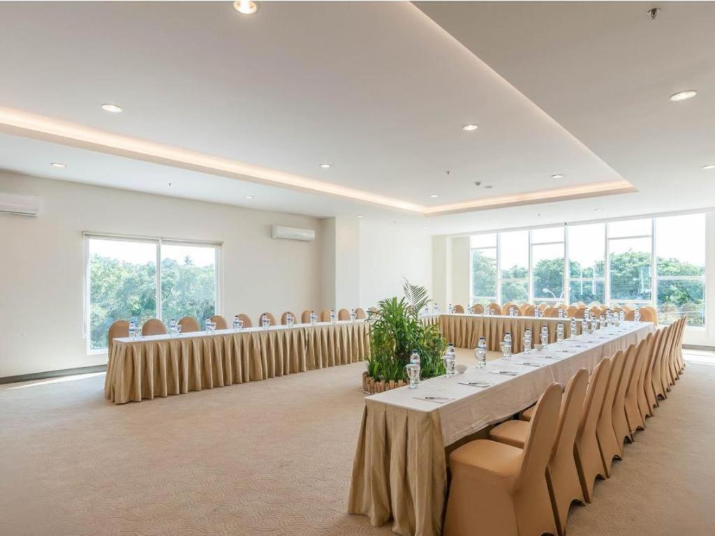 Dalton Hotel Makassar Buitenkant foto