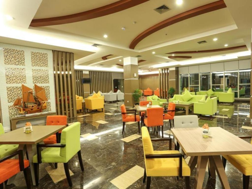 Dalton Hotel Makassar Buitenkant foto