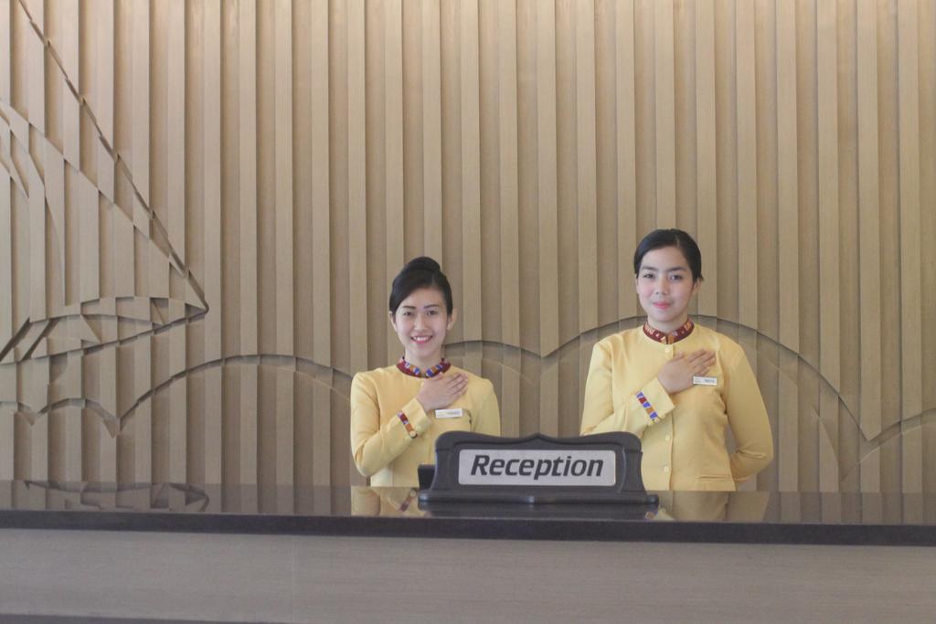 Dalton Hotel Makassar Buitenkant foto