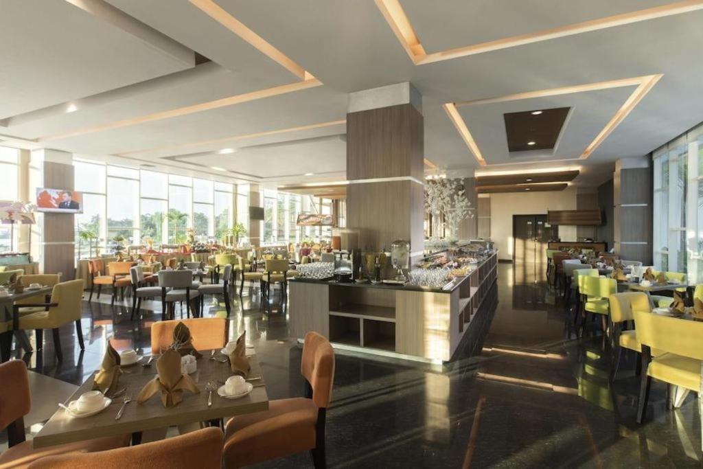 Dalton Hotel Makassar Buitenkant foto