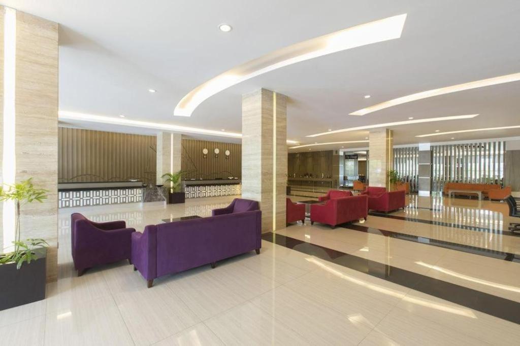 Dalton Hotel Makassar Buitenkant foto