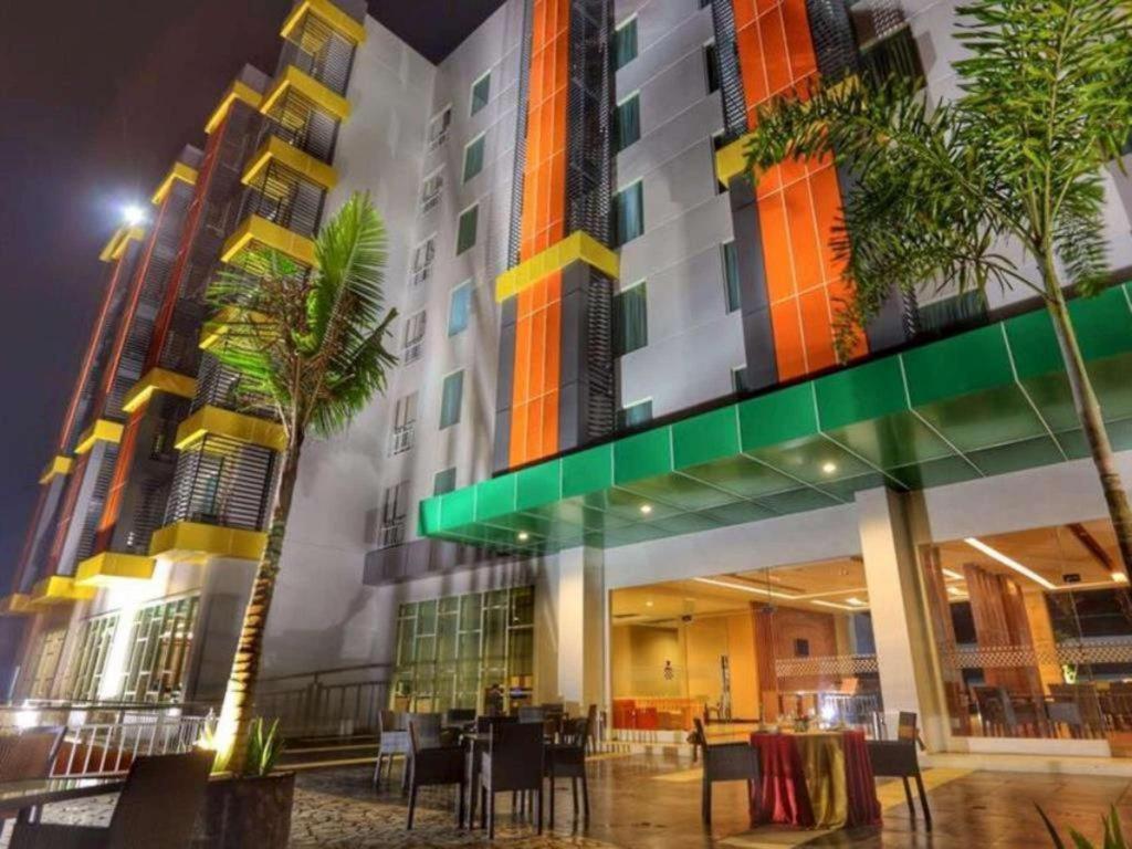 Dalton Hotel Makassar Buitenkant foto