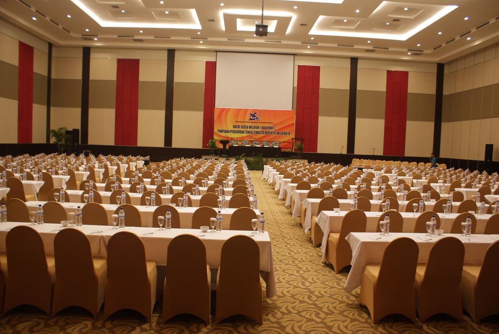 Dalton Hotel Makassar Buitenkant foto