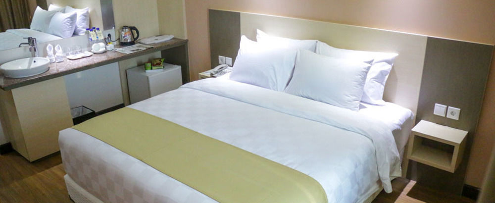 Dalton Hotel Makassar Buitenkant foto