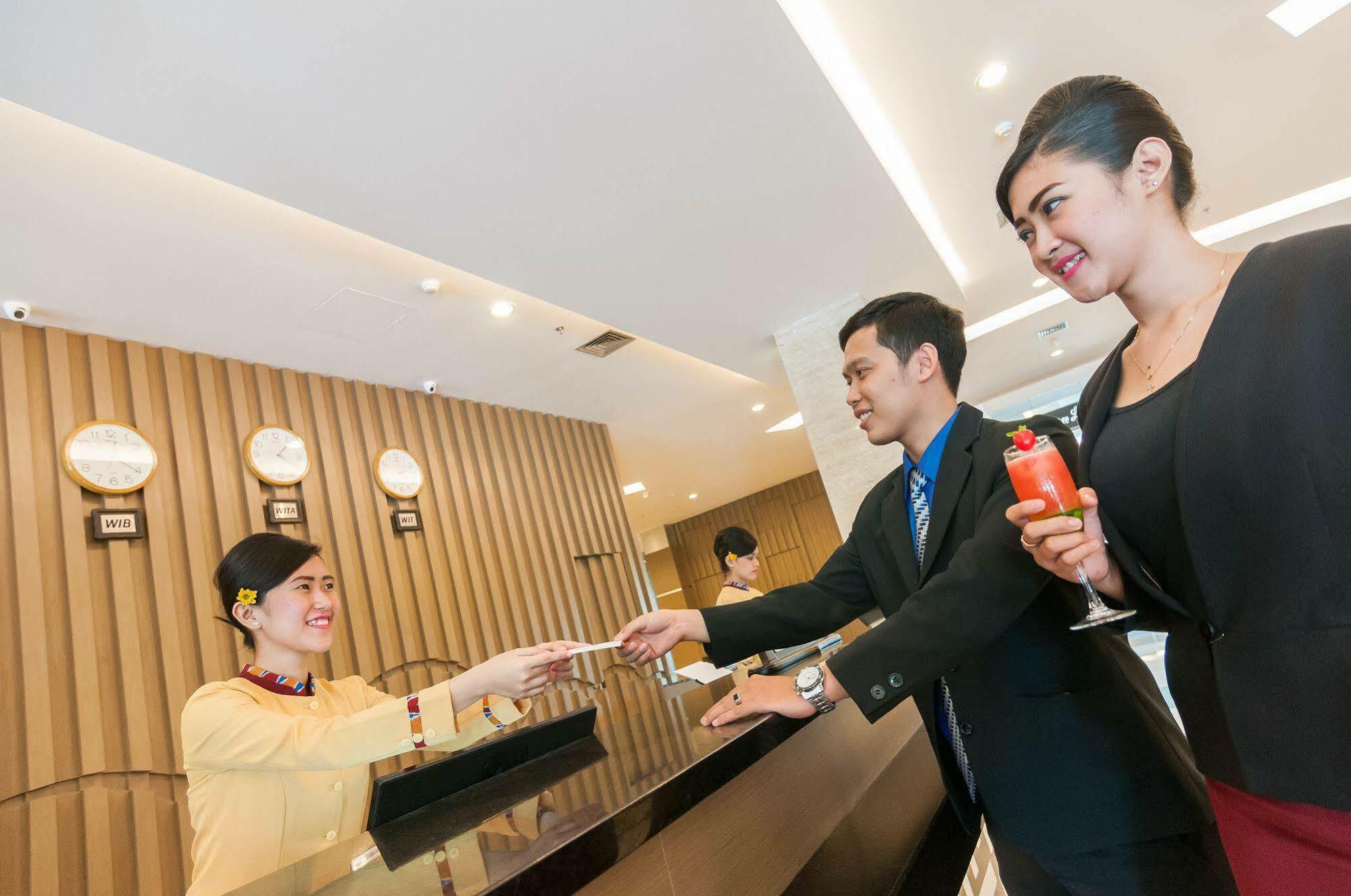 Dalton Hotel Makassar Buitenkant foto
