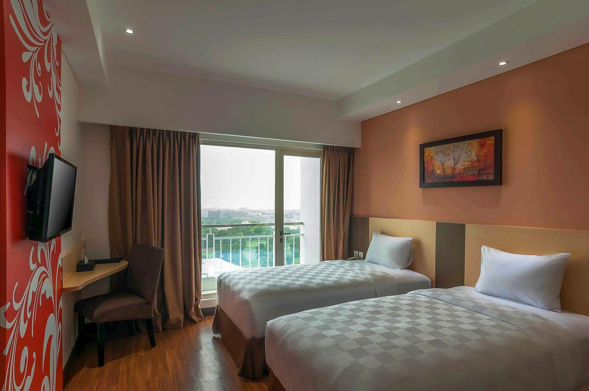 Dalton Hotel Makassar Buitenkant foto