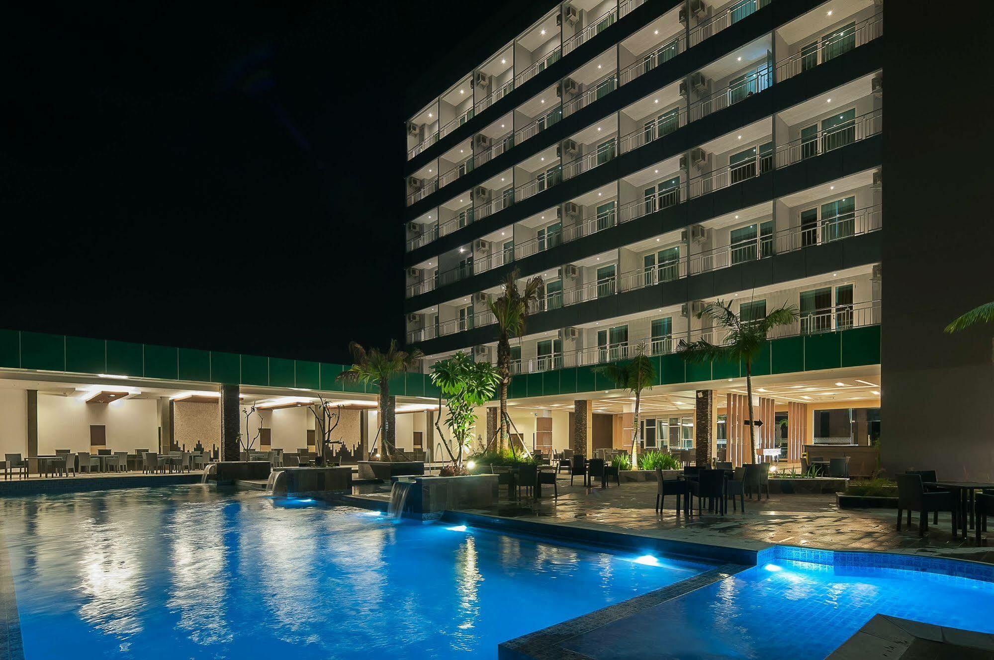 Dalton Hotel Makassar Buitenkant foto
