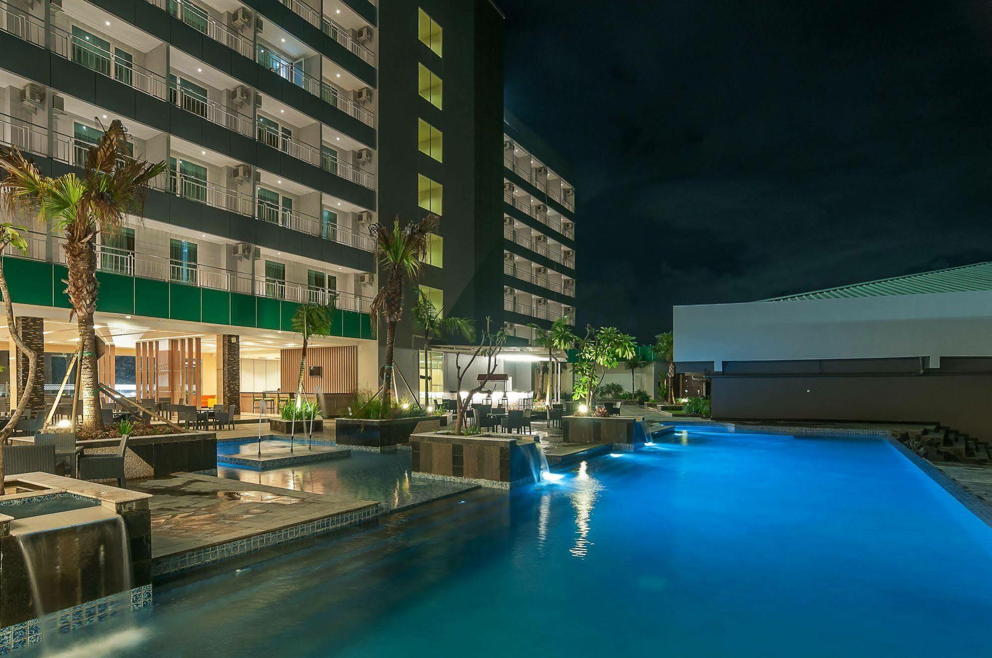 Dalton Hotel Makassar Buitenkant foto